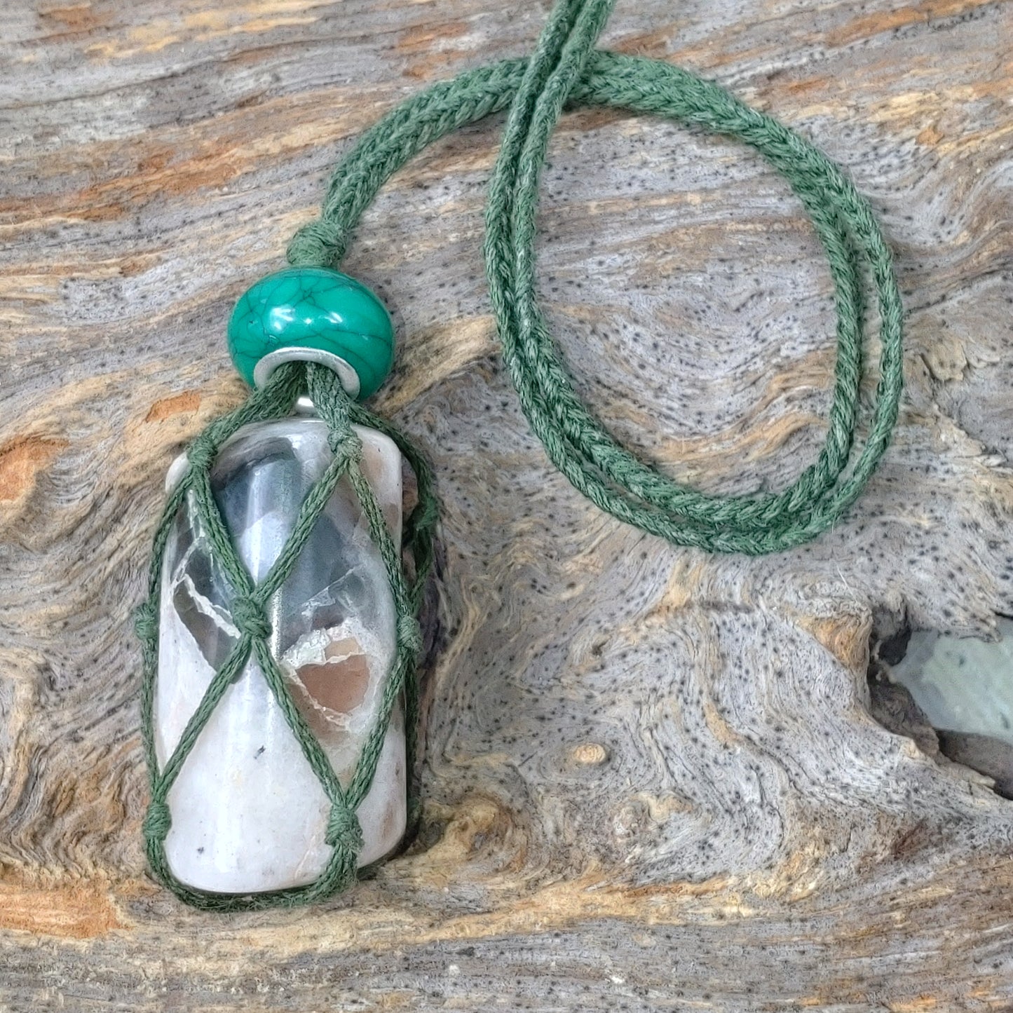 Näthalsband med mörk månsten DSC-4039