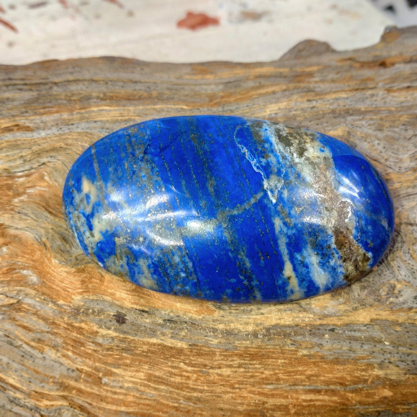 Lapis lazuli Handsten stor med mycket pyrit.