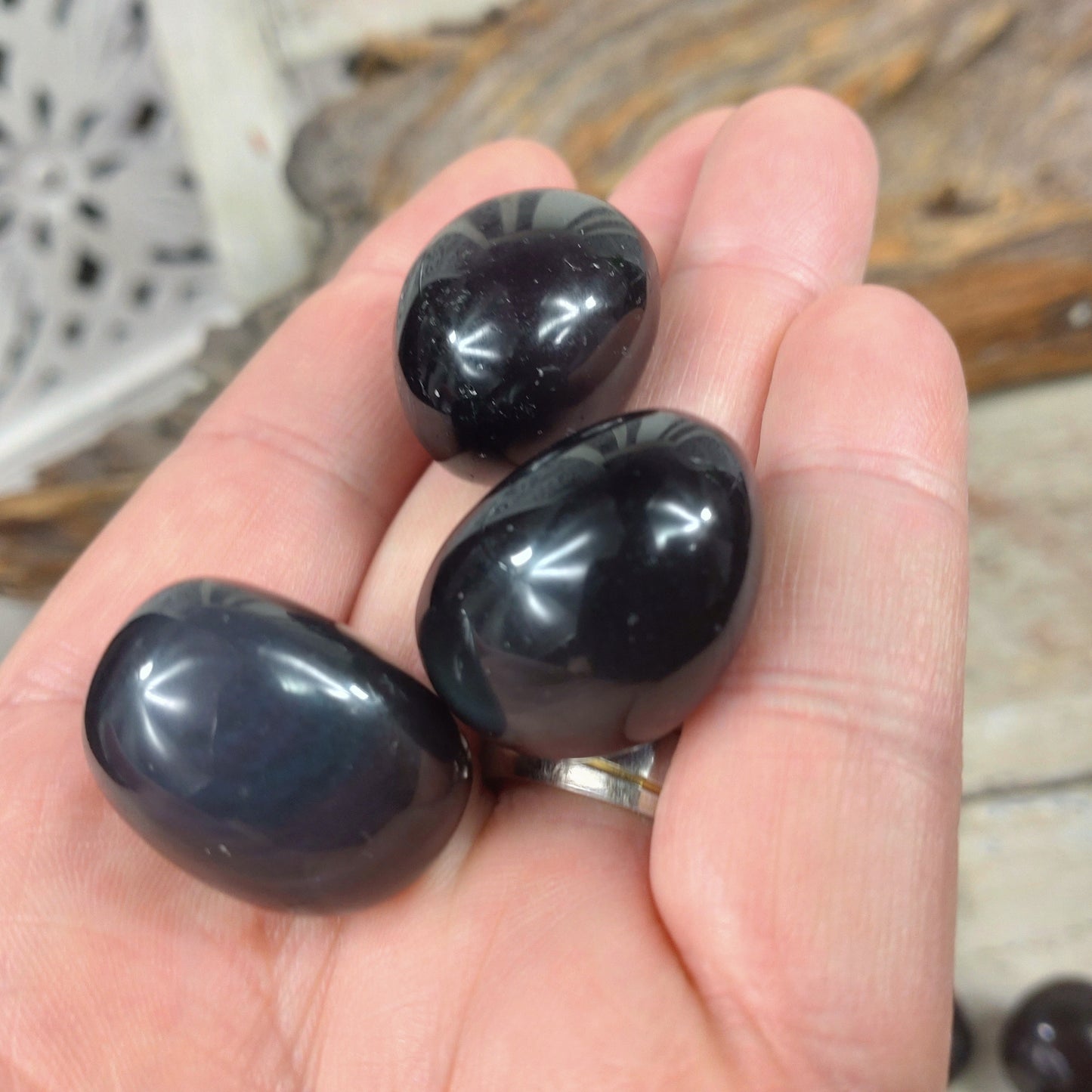 Regnbågs Obsidian cuddle stone