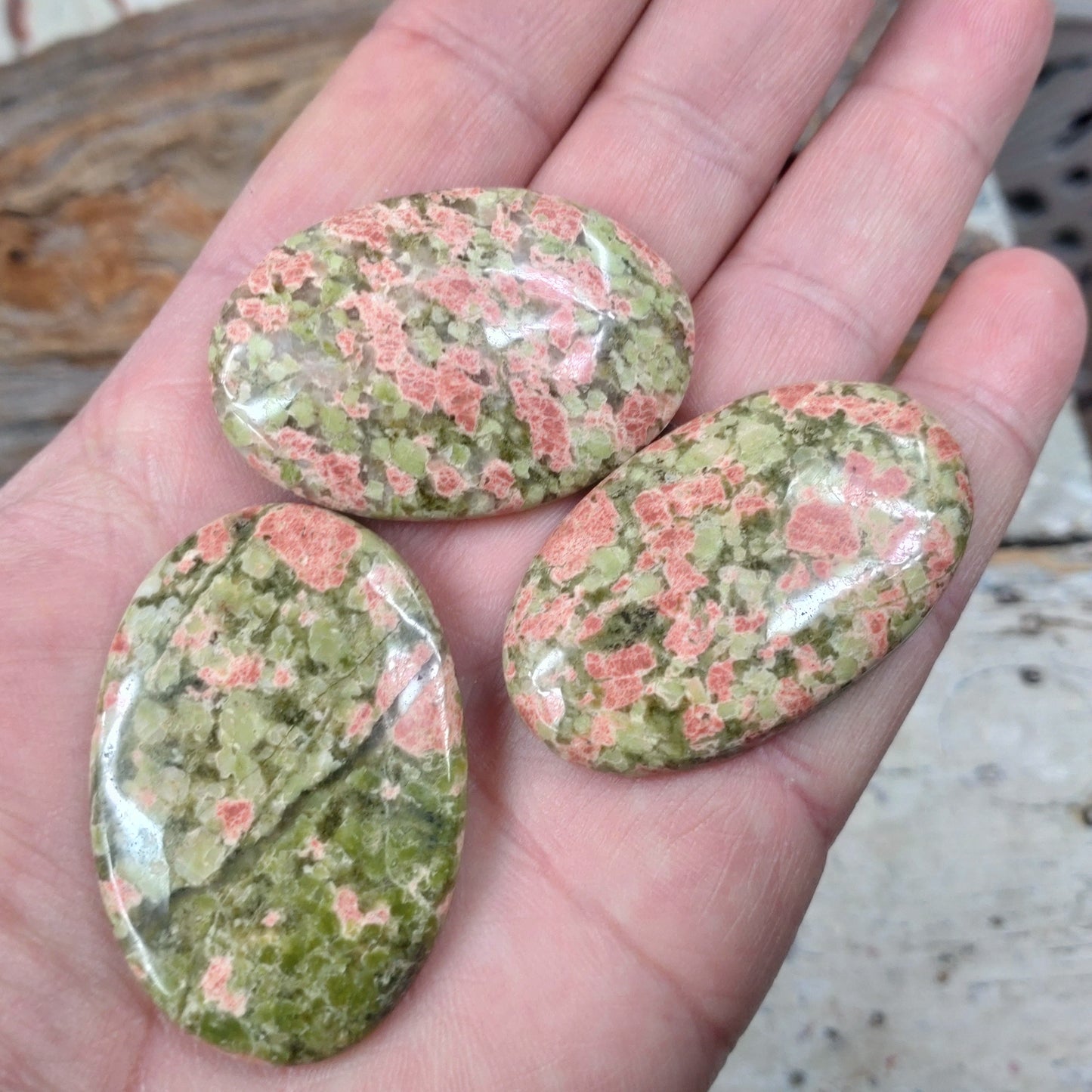 Unakit cabochon