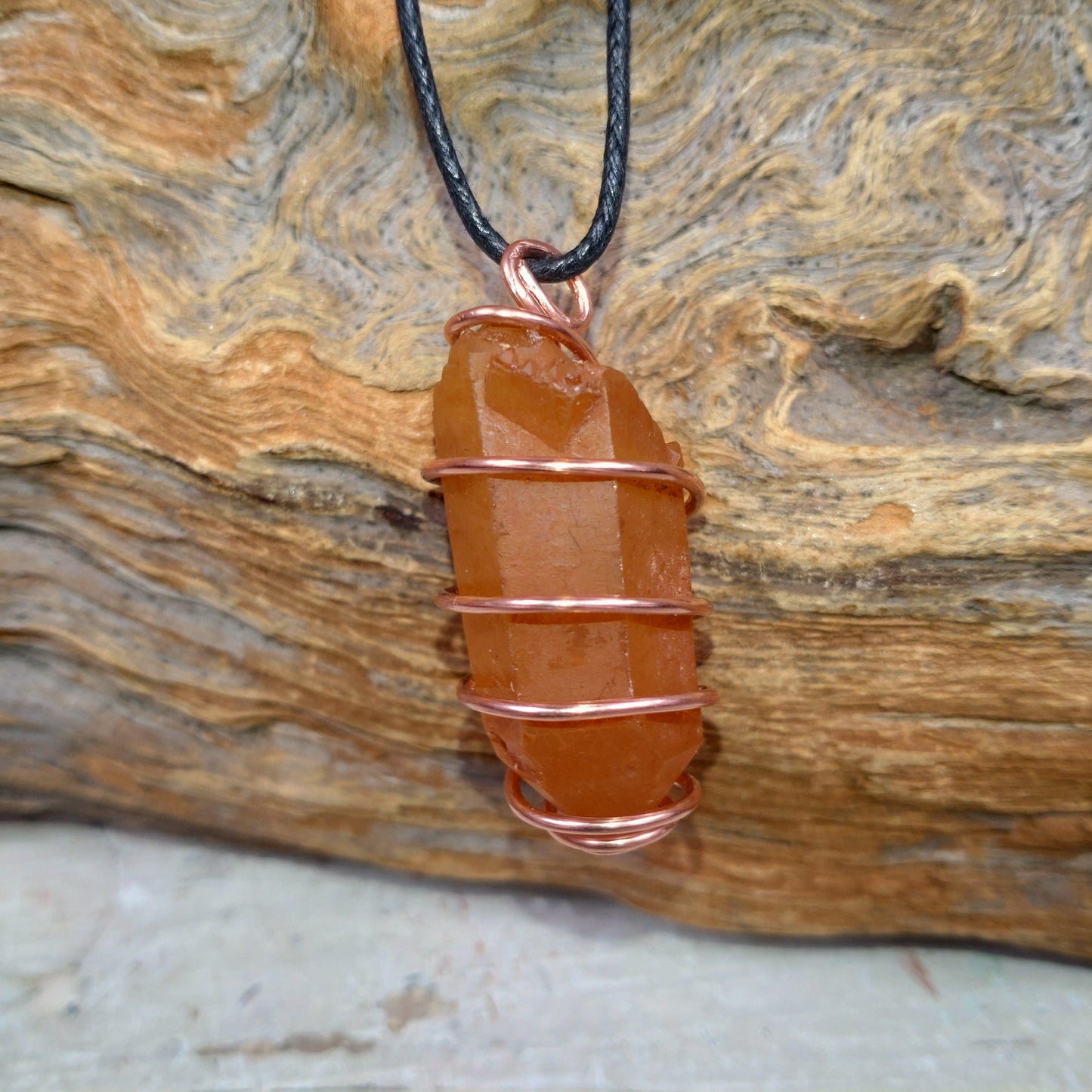 Kraftsmycke✨Halsband Tangerinkvarts virad i koppartråd.