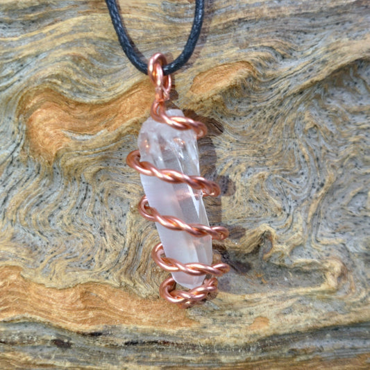 Kraftsmycke✨Halsband Lemurianspets virad i koppartråd.