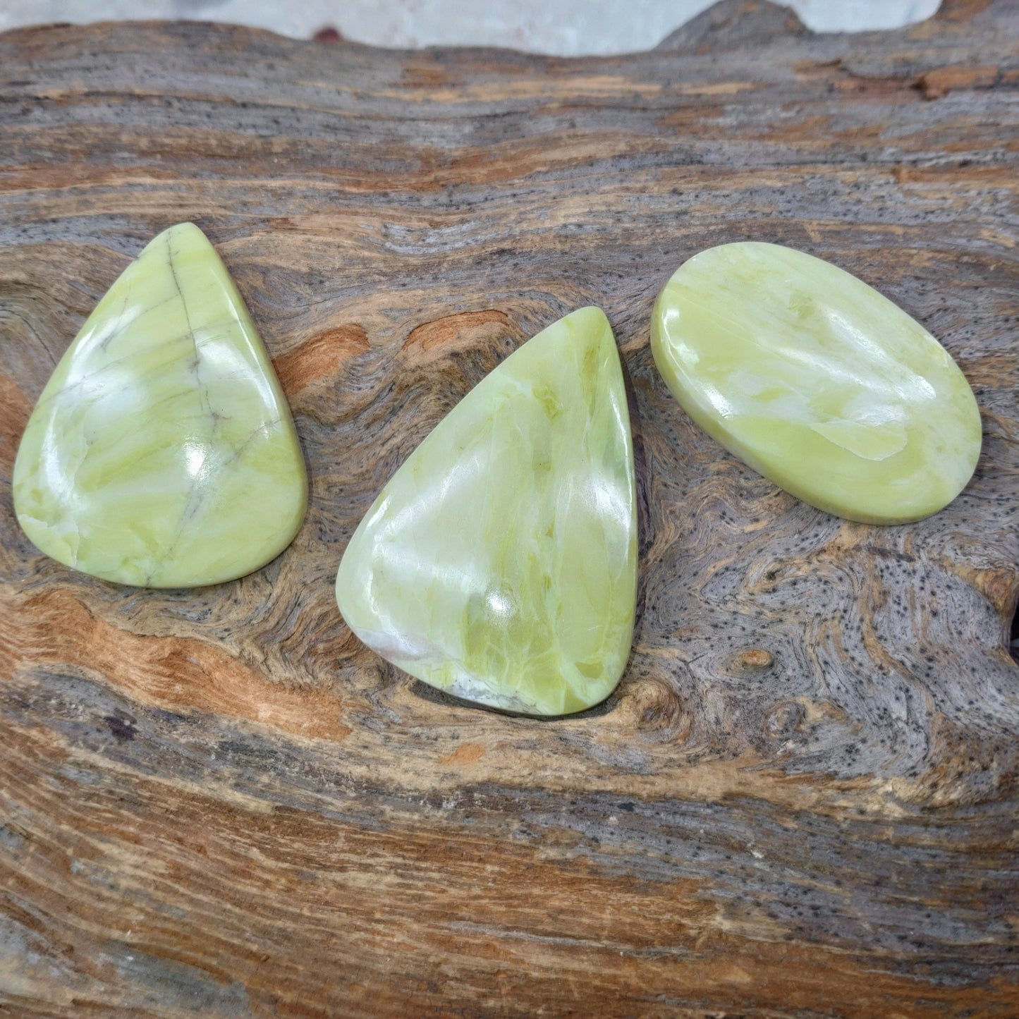 Serpentin cabochon