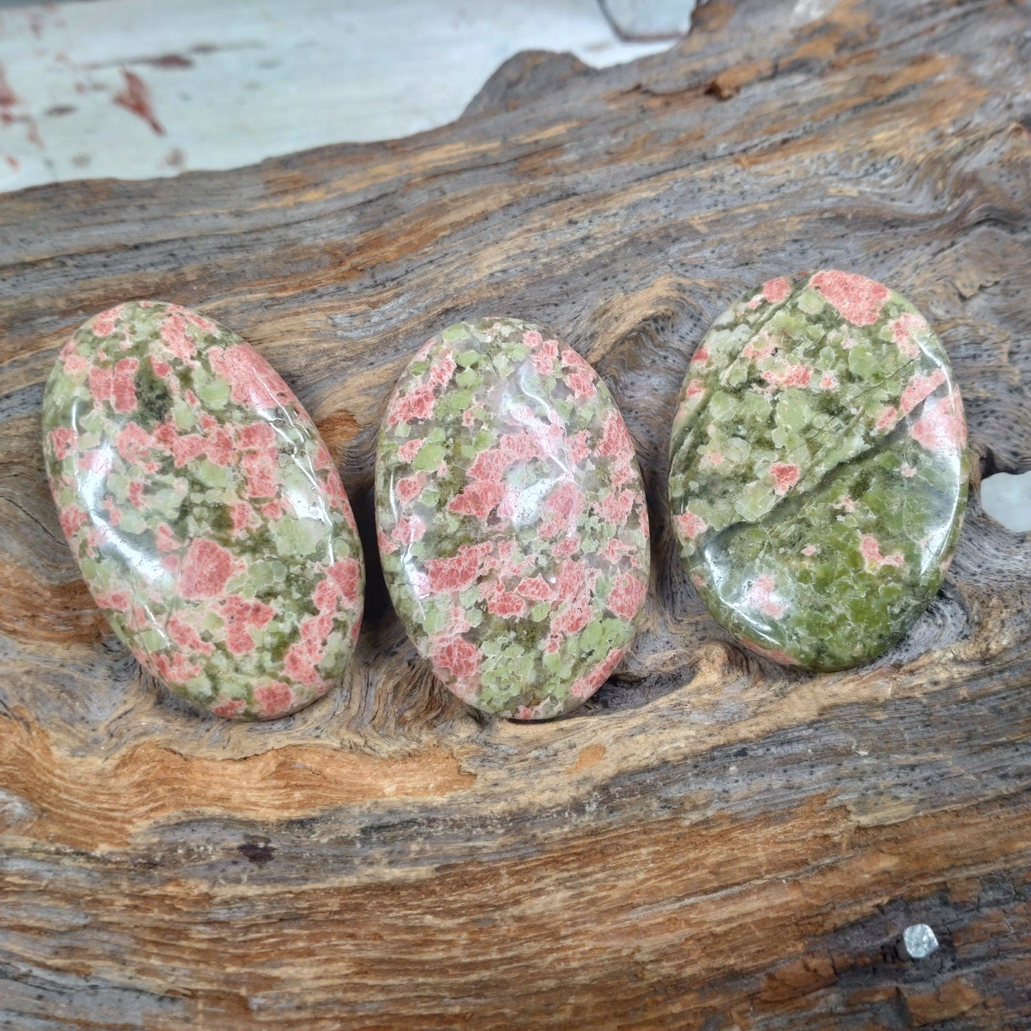 Unakit cabochon