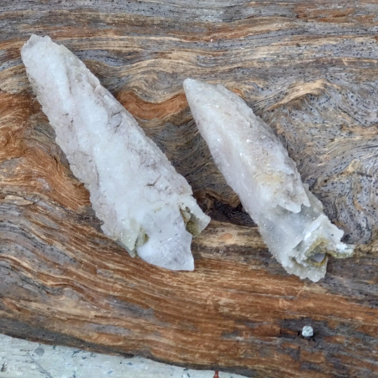 Kalcit spjut ✨ spjutspets kalcit, Dog tooth calcite, Spearhead calcite, specimen från Alberts mountain Losotho.