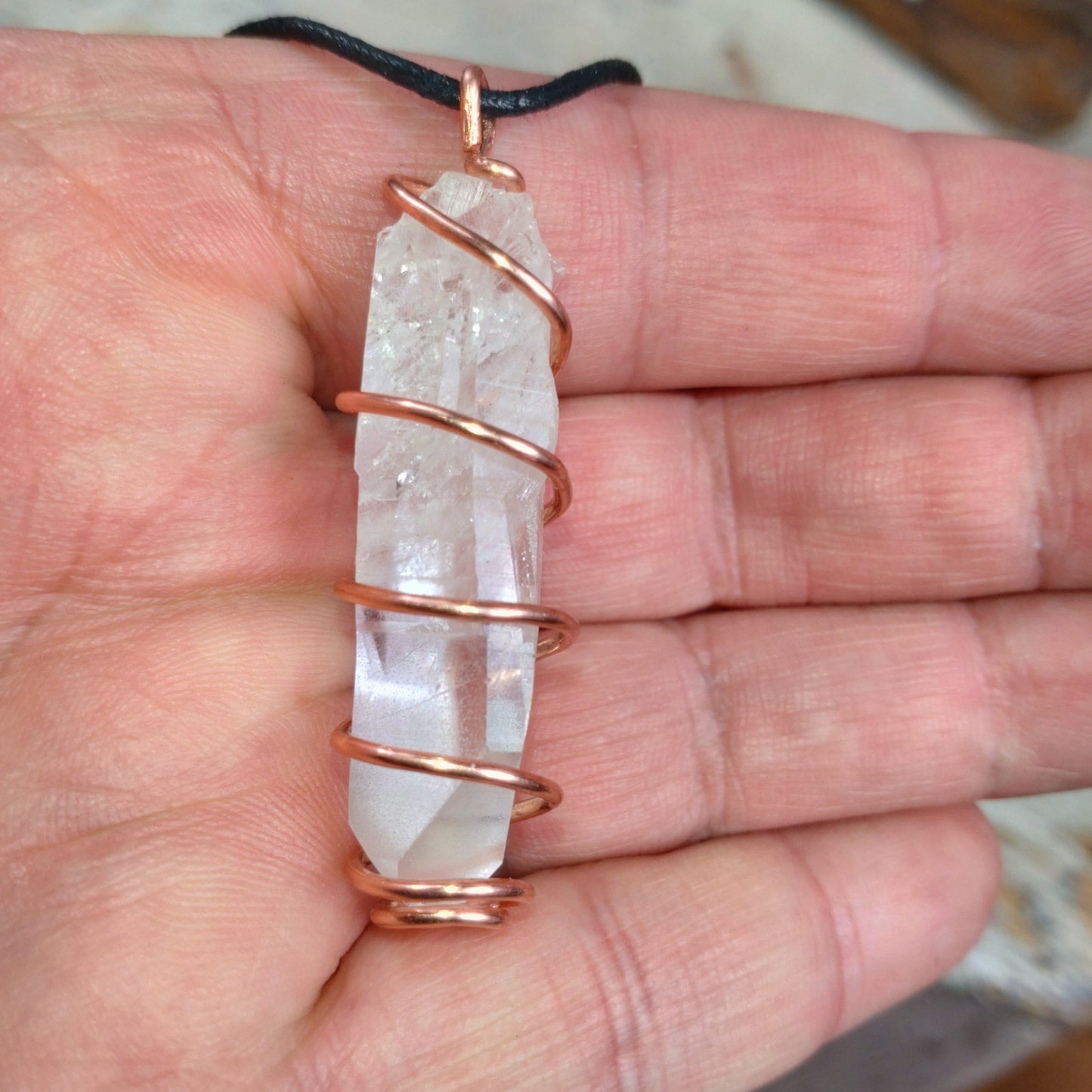 Kraftsmycke✨Halsband Lemurianspets virad i koppartråd.