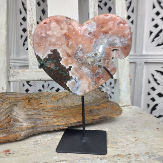 Rosa Ametisthjärta på ställ