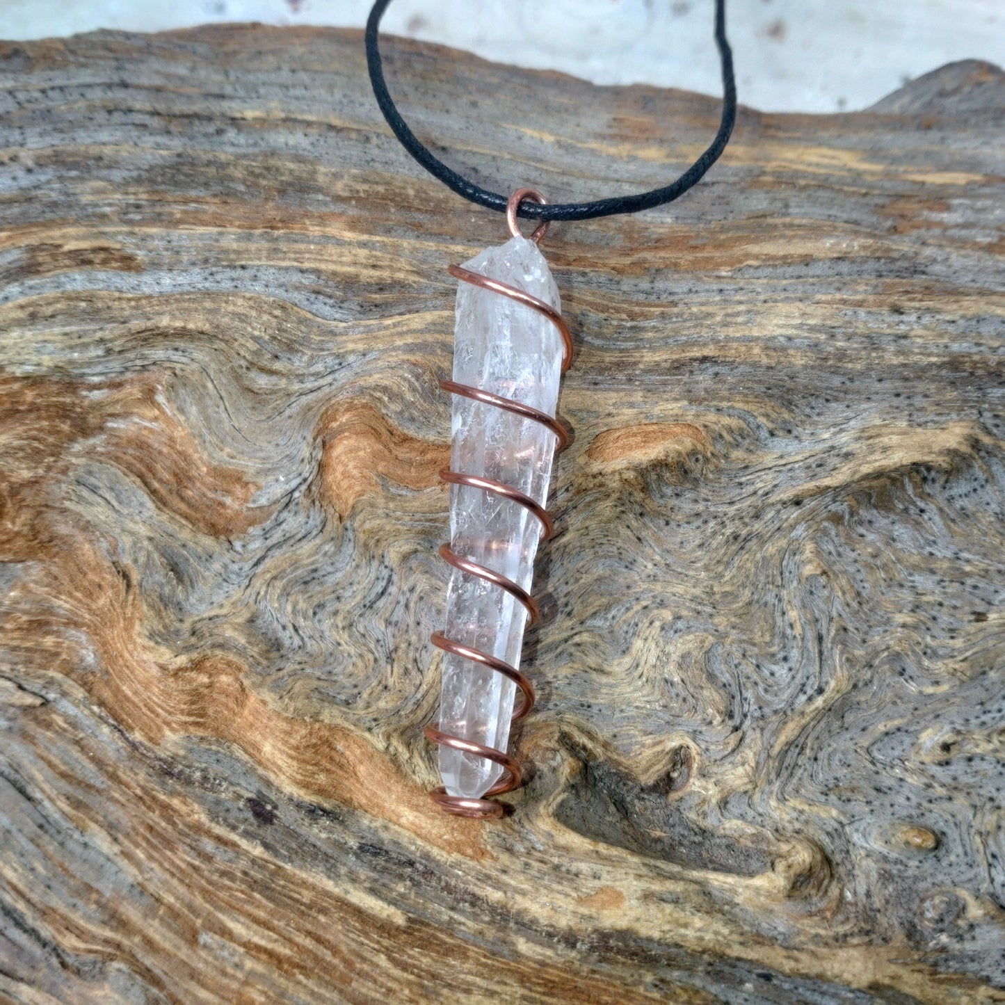 Kraftsmycke✨Talisman Halsband Lemurianspets virad i koppartråd.