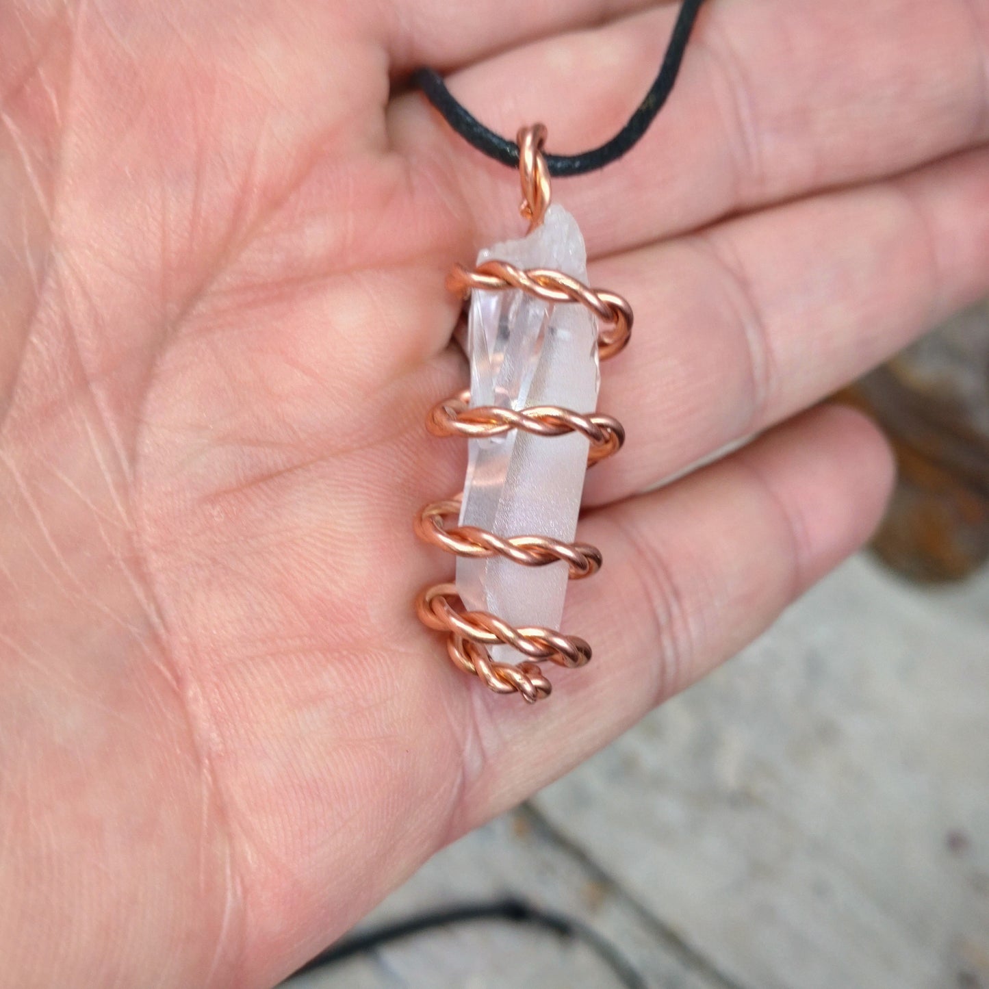 Kraftsmycke✨Halsband Lemurianspets virad i koppartråd.