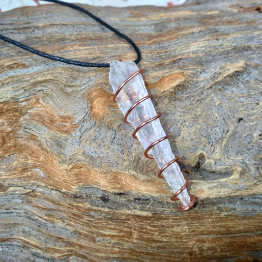 Kraftsmycke ✨ Talisman Lemurianspets i kopparspiral. rn-image_picker_lib_temp_abcc6da2-cbe2-4fe3-b7c6-bb15f0ea94cf
