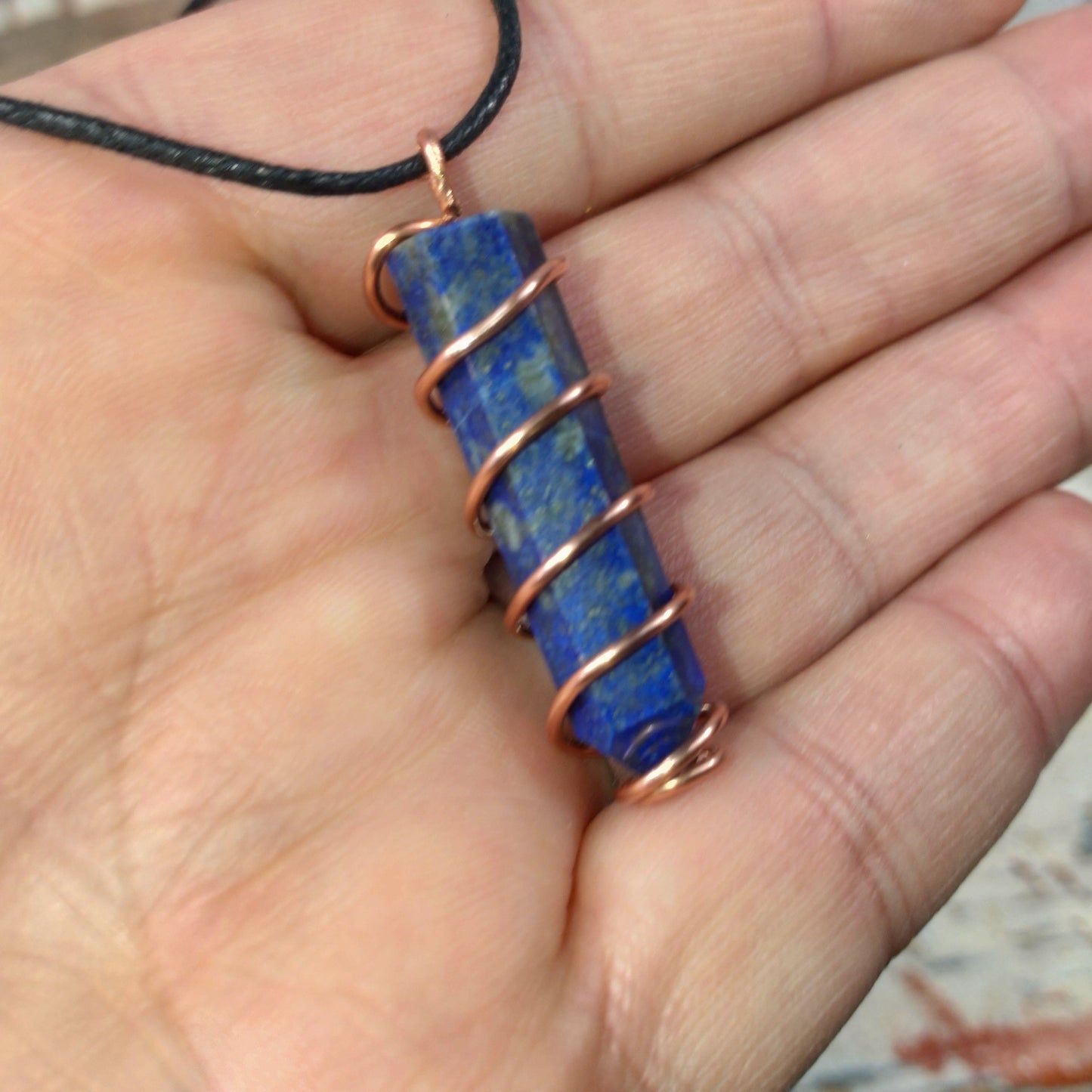 Kraftsmycke✨ Talisman Halsband Lapis lazuli virad i koppartråd.