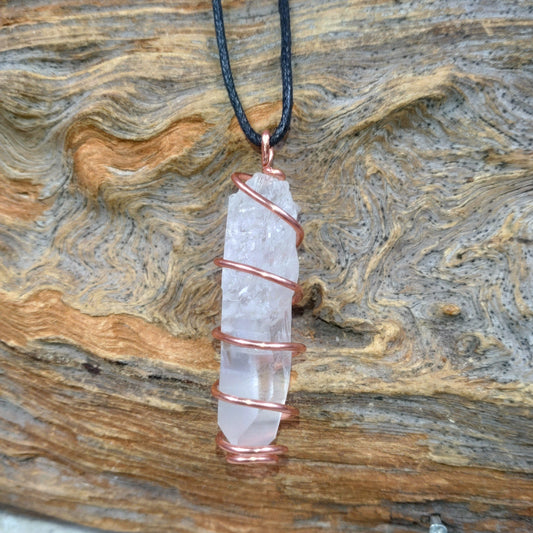 Kraftsmycke✨Halsband Lemurianspets virad i koppartråd.