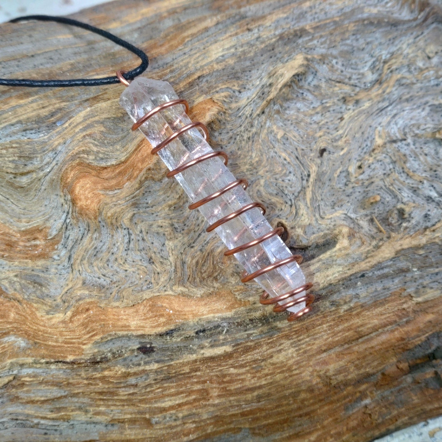 Kraftsmycke ✨ Talisman Lemurianspets i kopparspiral.