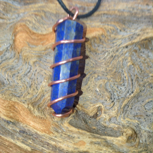 Kraftsmycke✨ Talisman Halsband Lapis lazuli virad i koppartråd.