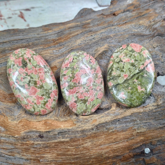 Unakit cabochon