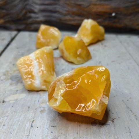 Orange Kalcit, rå Gulorange_kalcit_ra_Redigerad Råa